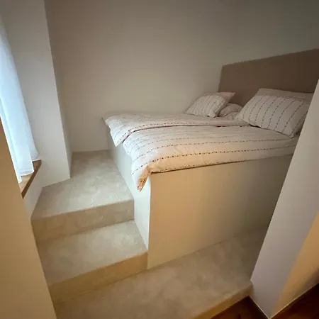 Apartma Sarah's Happy Place