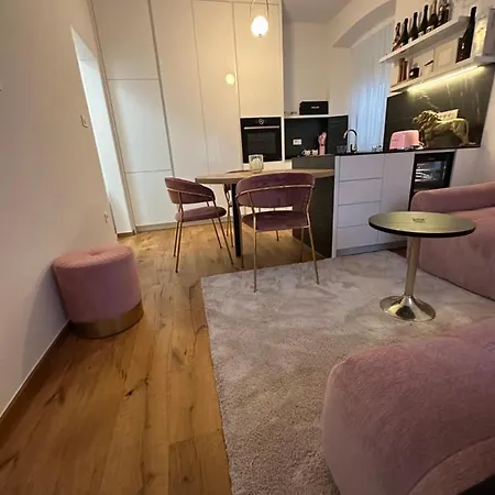 Apartment Apartma Sarah's Happy Place Bled