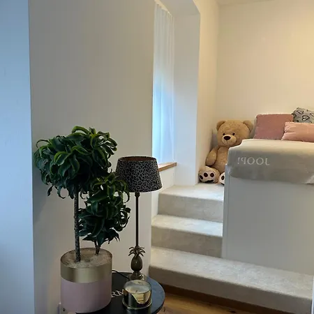 Apartma Sarah's Happy Place アパート *