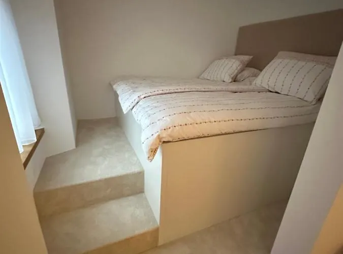 Apartma Sarah's Happy Place