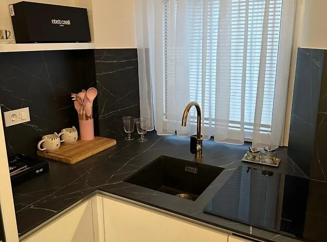 Apartma Sarah's Happy Place Apartment