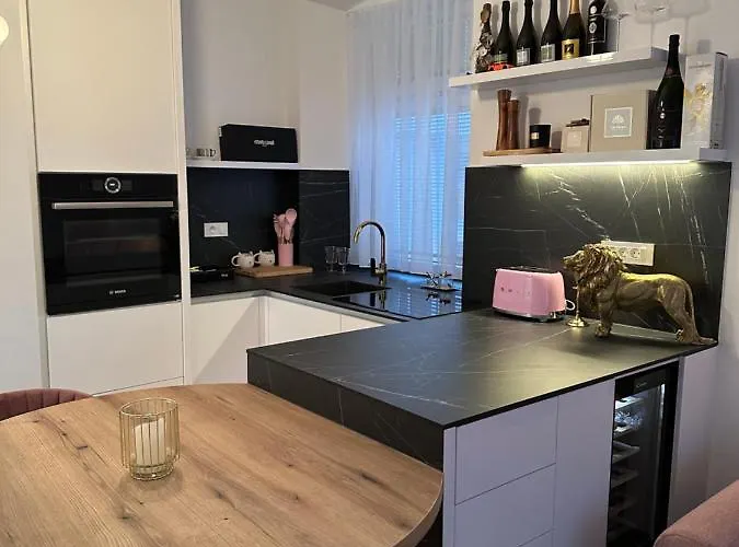 公寓 Apartma Sarah's Happy Place 布莱德