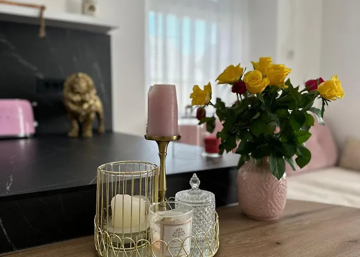 Apartma Sarah's Happy Place *